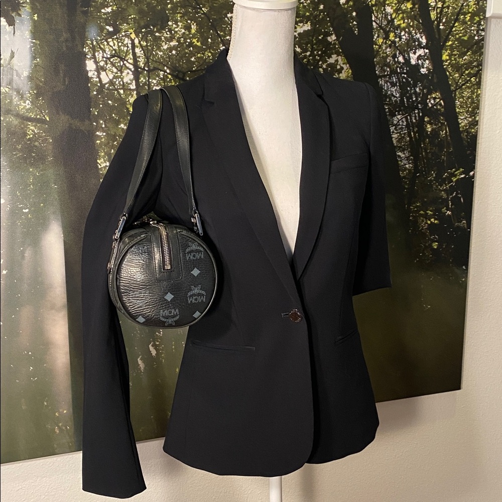 MCM München Visetos Essential Barrel Bag In Black - Picture 3 of 16